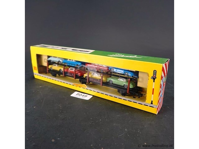 Fleischmann autotransporter beladen met 8 auto's modelnr: 1472 - afbeelding 1 van  3