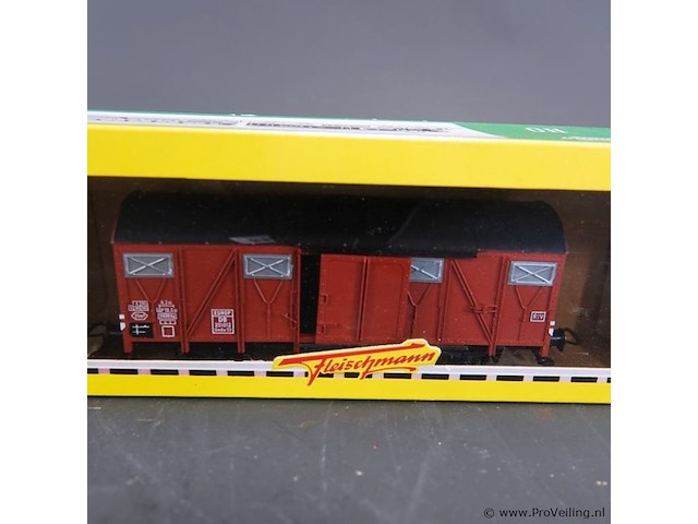 Fleischmann gesloten goederenwagen van de duitse spoorwegen (db) - afbeelding 2 van  3
