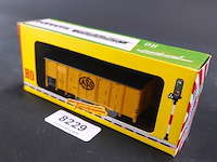 Fleischmann goederenwagen (een overdekte goederenwagen / boxcar) in gele uitvoering met het logo van het zweedse transportbedrijf asg (aktiebolaget svenska godsacentraler) - afbeelding 1 van  3