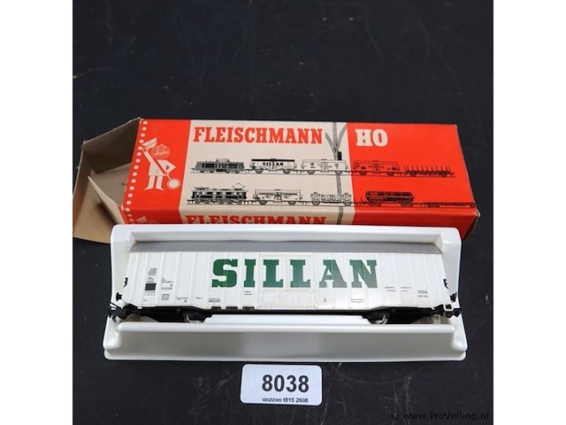 Fleischmann goederenwagon met "sillan" bedrukking. modelnr: 1477 - afbeelding 1 van  5