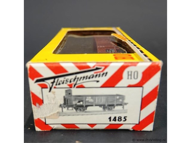 Fleischmann hogeboordwagen) met remmershuisje, uitgevoerd in de roodbruine kleurstelling van de duitse spoorwegen (db) modelnr: 1485 - afbeelding 3 van  3