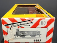 Fleischmann hogeboordwagen) met remmershuisje, uitgevoerd in de roodbruine kleurstelling van de duitse spoorwegen (db) modelnr: 1485 - afbeelding 3 van  3