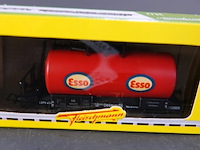 Fleischmann ketelwagen met opvallende gele en witte esso-logo's - afbeelding 2 van  3