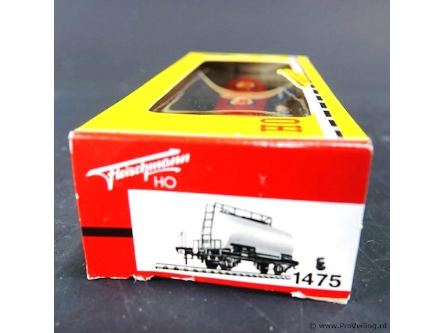 Fleischmann ketelwagen met opvallende gele en witte esso-logo's - afbeelding 3 van  3