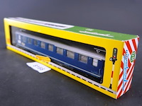 Fleischmann personenrijtuig (1e/2e klasse, type plan k/d, bedrijfsnummer ns ab 7363) in de blauwe kleur van de nederlandse spoorwegen - afbeelding 1 van  3