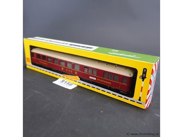 Fleischmann rijtuig, specifiek een rood-crème dsg (deutsche schienenverkehrs-gesellschaft / deutsche schlaf- und speisewagengesellschaft) restauratiewagon of 'speisewagen' - afbeelding 1 van  3