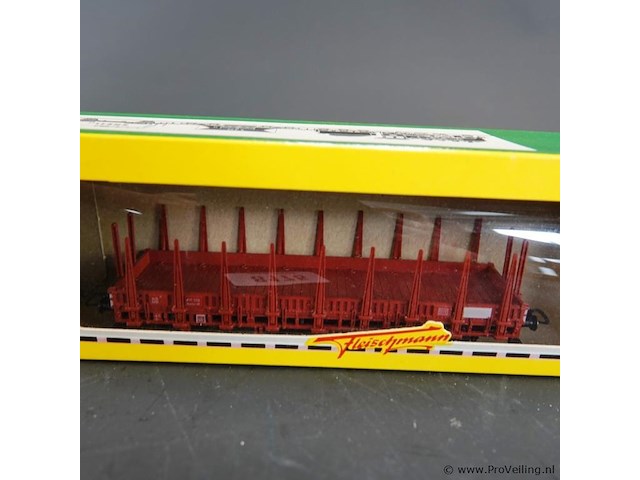 Fleischmann rongenwagen (een type open goederenwagon of platte wagen met opstaande rongen voor het vervoer van bijvoorbeeld hout of lange materialen) - afbeelding 2 van  3