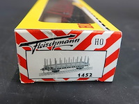 Fleischmann rongenwagen (een type open goederenwagon of platte wagen met opstaande rongen voor het vervoer van bijvoorbeeld hout of lange materialen) - afbeelding 3 van  3