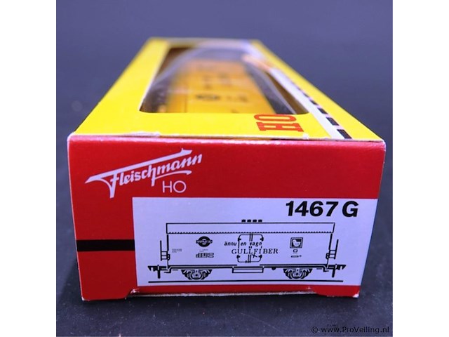 Fleischmann spoorkoelwagon, uitgevoerd in de huisstijl van de zweedse spoorwegen (sj) met reclame voor het isolatiemateriaalmerk gullfiber modelnr: 1467g - afbeelding 3 van  3