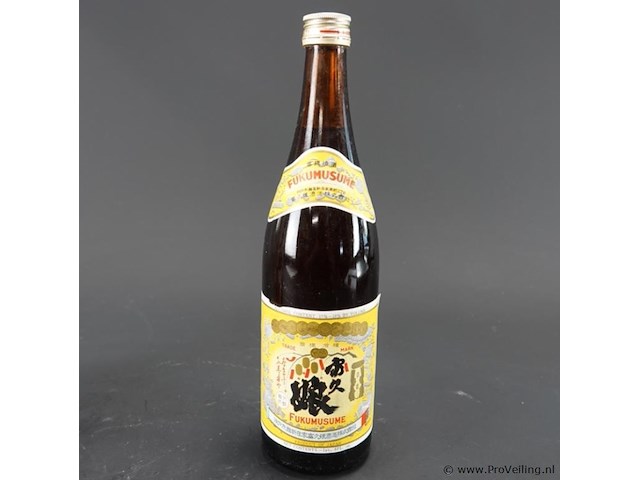 Fles fukumusume japanse sake, geproduceerd door fukutoku choshu co., ltd. - afbeelding 2 van  5