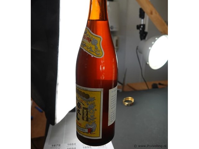 Fles fukumusume japanse sake, geproduceerd door fukutoku choshu co., ltd. - afbeelding 4 van  5