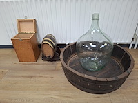 Fles hydrometische oplossing, deels gevuld, incl diverse nostalgische items - afbeelding 1 van  11
