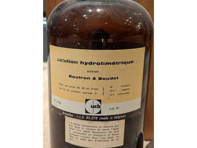 Fles hydrometische oplossing, deels gevuld, incl diverse nostalgische items - afbeelding 7 van  11