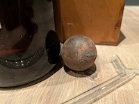 Fles hydrometische oplossing, deels gevuld, incl diverse nostalgische items - afbeelding 9 van  11