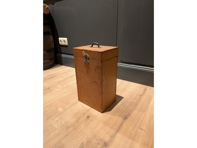 Fles hydrometische oplossing, deels gevuld, incl diverse nostalgische items - afbeelding 11 van  11