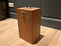 Fles hydrometische oplossing, deels gevuld, incl diverse nostalgische items - afbeelding 11 van  11