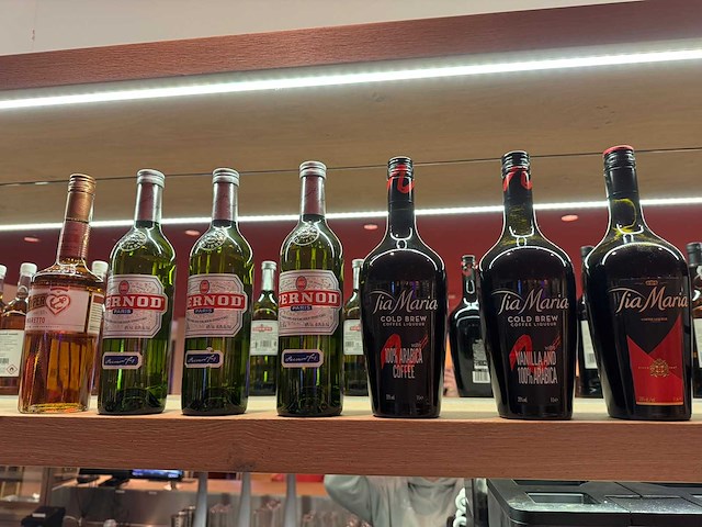 Fles likeur (7x) - afbeelding 1 van  2