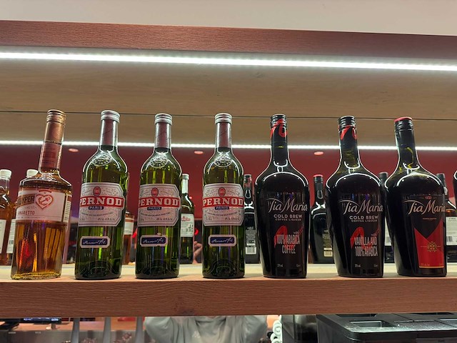 Fles likeur (7x) - afbeelding 2 van  2