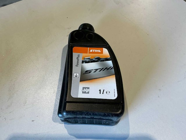 Fles stihl forestplus kettingzaagolie (12x) - afbeelding 2 van  3
