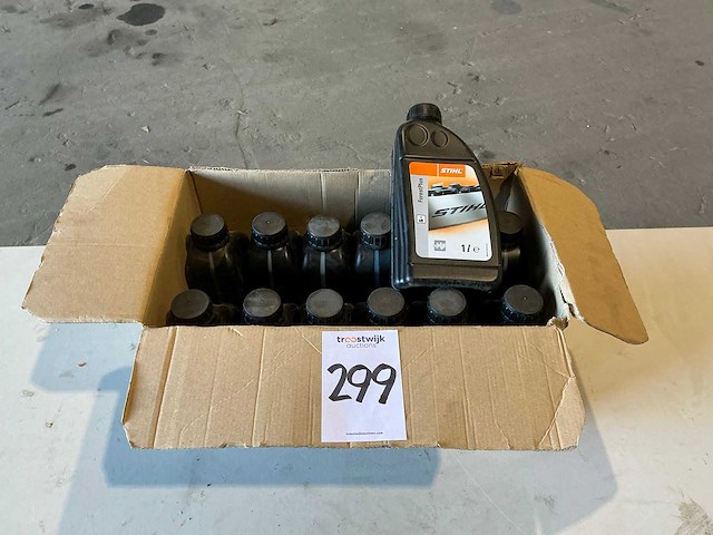 Fles stihl forestplus kettingzaagolie (12x) - afbeelding 1 van  3