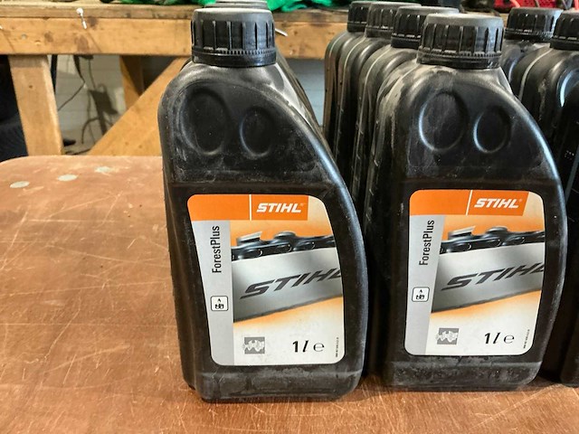 Fles stihl forestplus kettingzaagolie (12x) - afbeelding 1 van  2