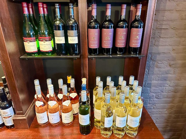 Fles wijn (37x) - afbeelding 1 van  6