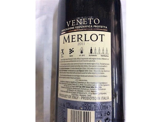 Fles wijn merlot - afbeelding 3 van  3
