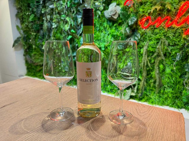 Fles witte wijn - afbeelding 1 van  2