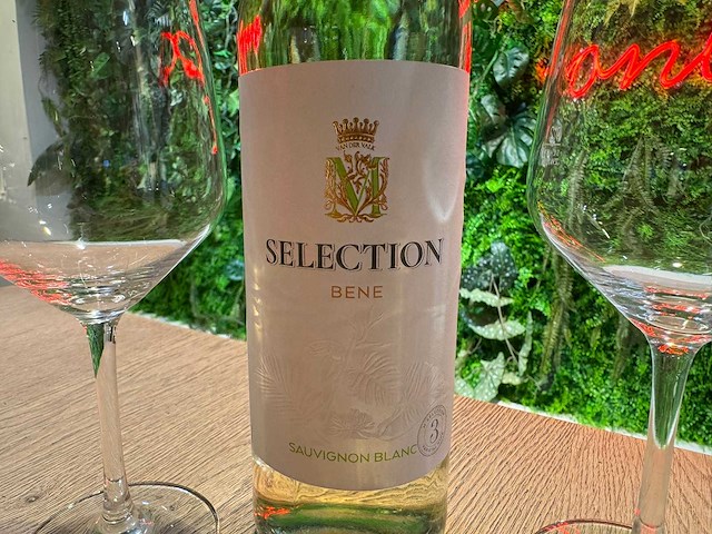 Fles witte wijn - afbeelding 2 van  2