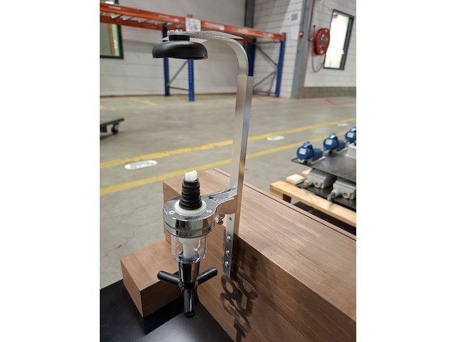 Flesdispencer t.b.v. proeverij 'hooghoudt' - afbeelding 2 van  5