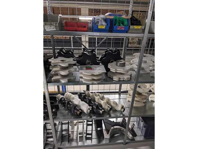 Flessen vul-en sluit machine, cobert / bertolaso, olympia 16 / sigma 103, 1991 / 1990 - afbeelding 18 van  35