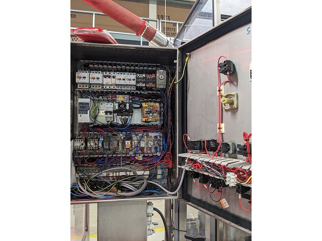 Flessen vul-en sluit machine, cobert / bertolaso, olympia 16 / sigma 103, 1991 / 1990 - afbeelding 3 van  35