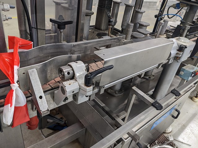 Flessen vul-en sluit machine, cobert / bertolaso, olympia 16 / sigma 103, 1991 / 1990 - afbeelding 7 van  35