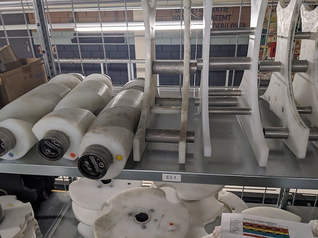 Flessen vul-en sluit machine, cobert / bertolaso, olympia 16 / sigma 103, 1991 / 1990 - afbeelding 25 van  35