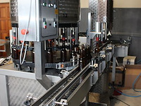 Flessenafvulmachine ktm troxler tva bestaande 16 koppige vulunit, co2 niveauregeling en kroonkurkapparaat. ... onderdeel van combinatiekavel complete mini brouwerijopstelling bestaande uit brouwhuis, 8 gistingstanks (deels gevuld), bottellijn, pompen, warmtewisselaar, natte lijn etiketteermachine en chiller - afbeelding 3 van  8