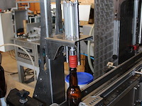 Flessenafvulmachine ktm troxler tva bestaande 16 koppige vulunit, co2 niveauregeling en kroonkurkapparaat. ... onderdeel van combinatiekavel complete mini brouwerijopstelling bestaande uit brouwhuis, 8 gistingstanks (deels gevuld), bottellijn, pompen, warmtewisselaar, natte lijn etiketteermachine en chiller - afbeelding 5 van  8