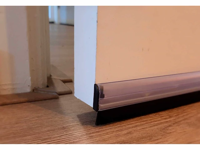 Flexibele deurborstels 1m. (6800x) - afbeelding 1 van  5
