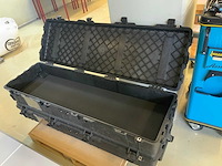 Flightcase (2x) en pallet met trespa plaat - afbeelding 3 van  3