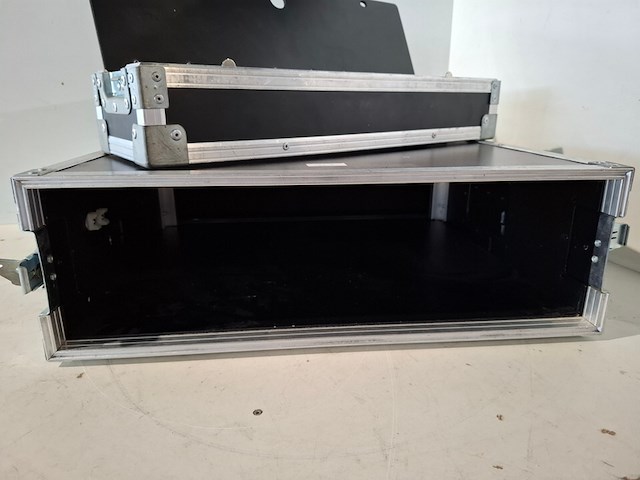 Flightcase, dfb flightcases, 3he flightcase tbv draadloze microfoons, zwart - afbeelding 3 van  4
