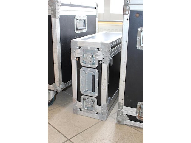 Flightcase met afmeting 52 x 21 x 44 cm. - afbeelding 2 van  3