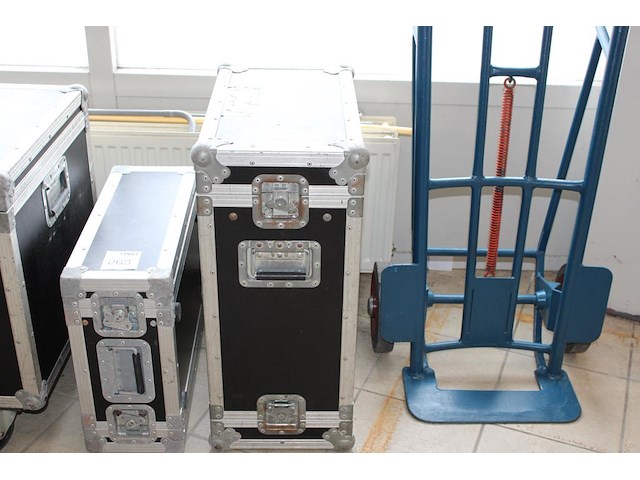 Flightcase met afmeting 52 x 30 x 70 cm. - afbeelding 1 van  3