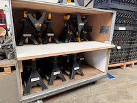 Flightcase met ca. 16x assteun omega - afbeelding 7 van  7