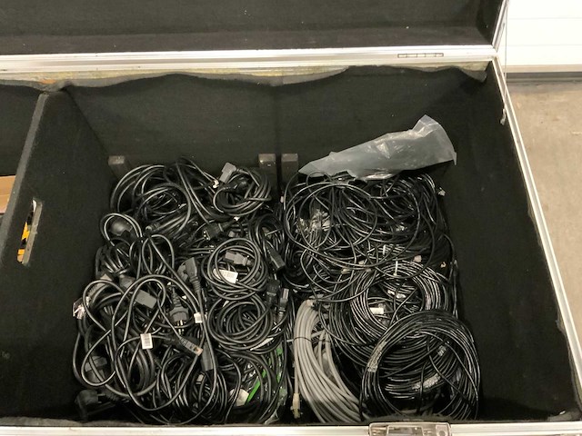 Flightcase met inhoud - afbeelding 3 van  7