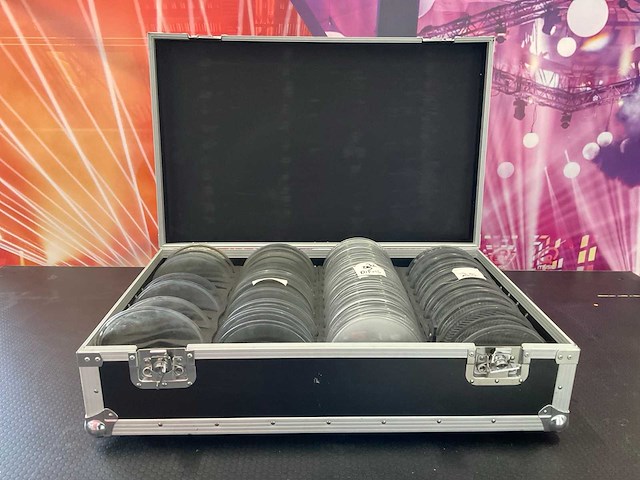 Flightcase met lenzen - afbeelding 1 van  3