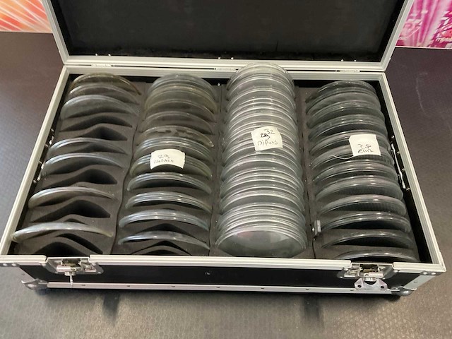 Flightcase met lenzen - afbeelding 2 van  3