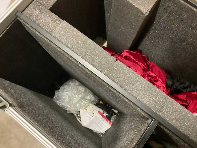 Flightcase met televisie - afbeelding 5 van  7