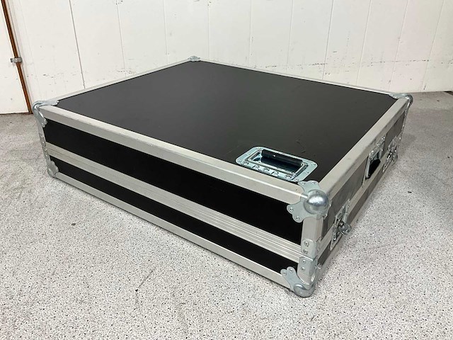 Flightcase - afbeelding 1 van  3