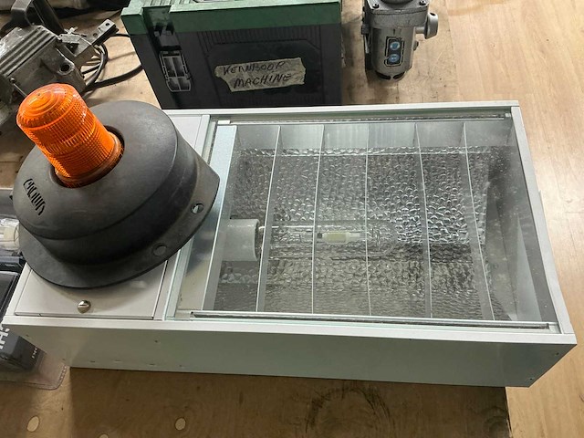 Floodlight en flitslamp - afbeelding 1 van  4