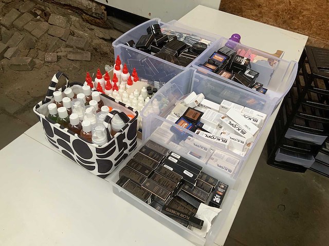 Flori roberts , blk/opl , aden ,salon pro exclusief - various pharmaceutical, cosmetic and chemical (540x) - afbeelding 4 van  4