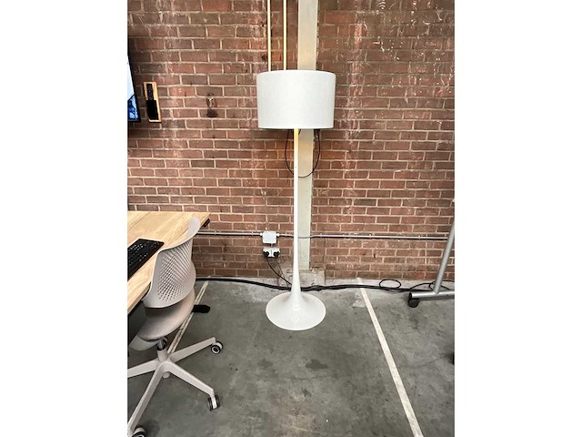 Flos spun light f vloerlamp 176x50 cm - afbeelding 2 van  4